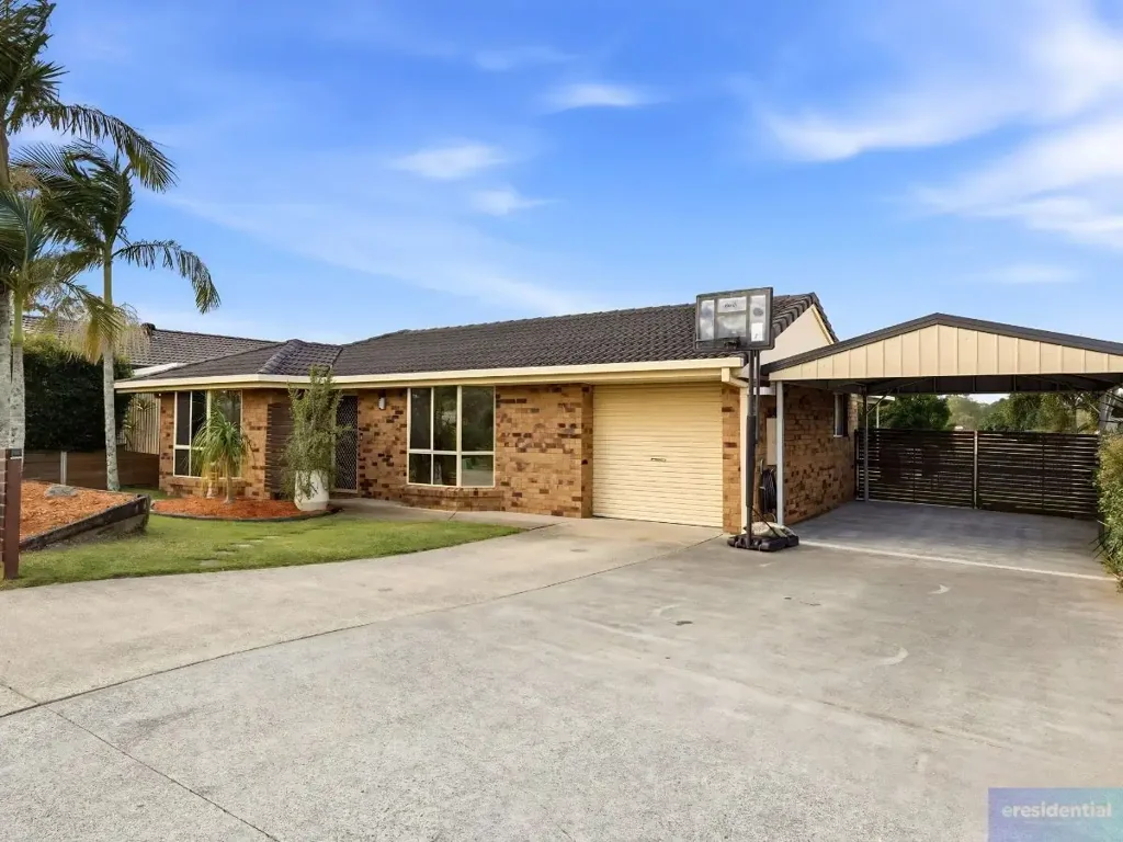 For Lease: Spacious Family Living in a Peaceful Edens Landing Location!