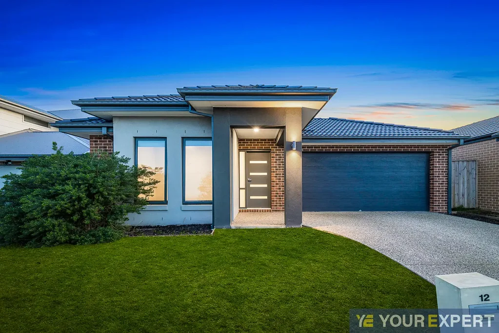 Cranbourne East 4 Bedroom Modern Family Living in Prime Location