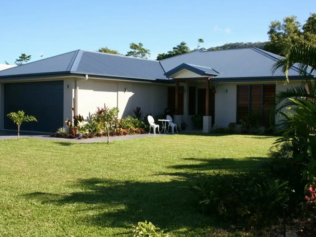 LARGE PORT GARDENS HOME