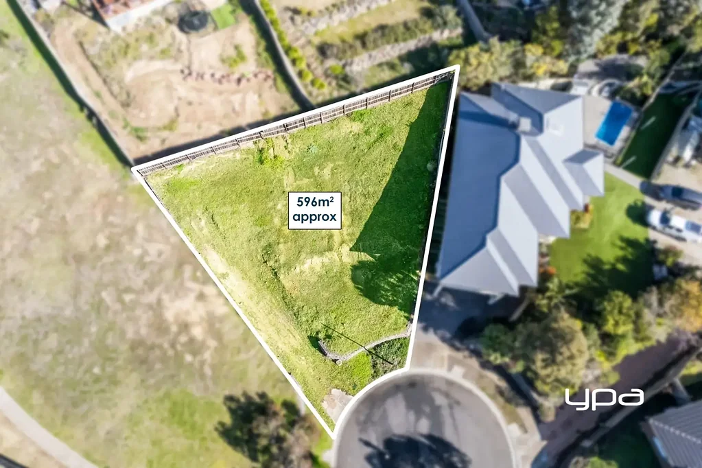 Sunbury The perfect base for the dream home overlooking Sunbury!