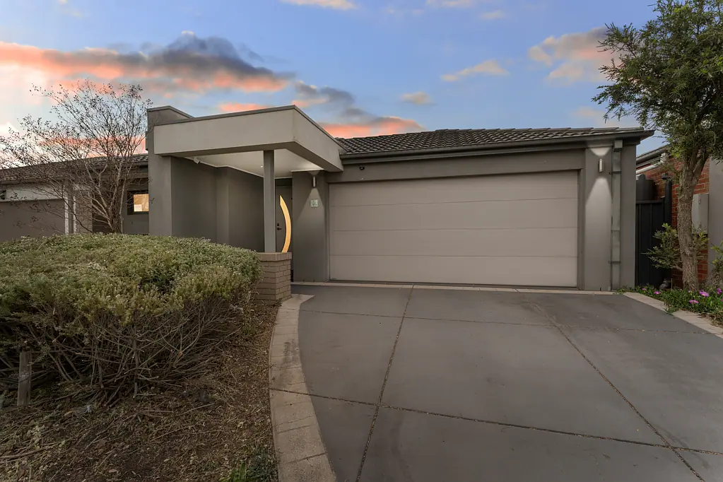 43 Edmondshaw Drive, Deer Park, VIC 3023
