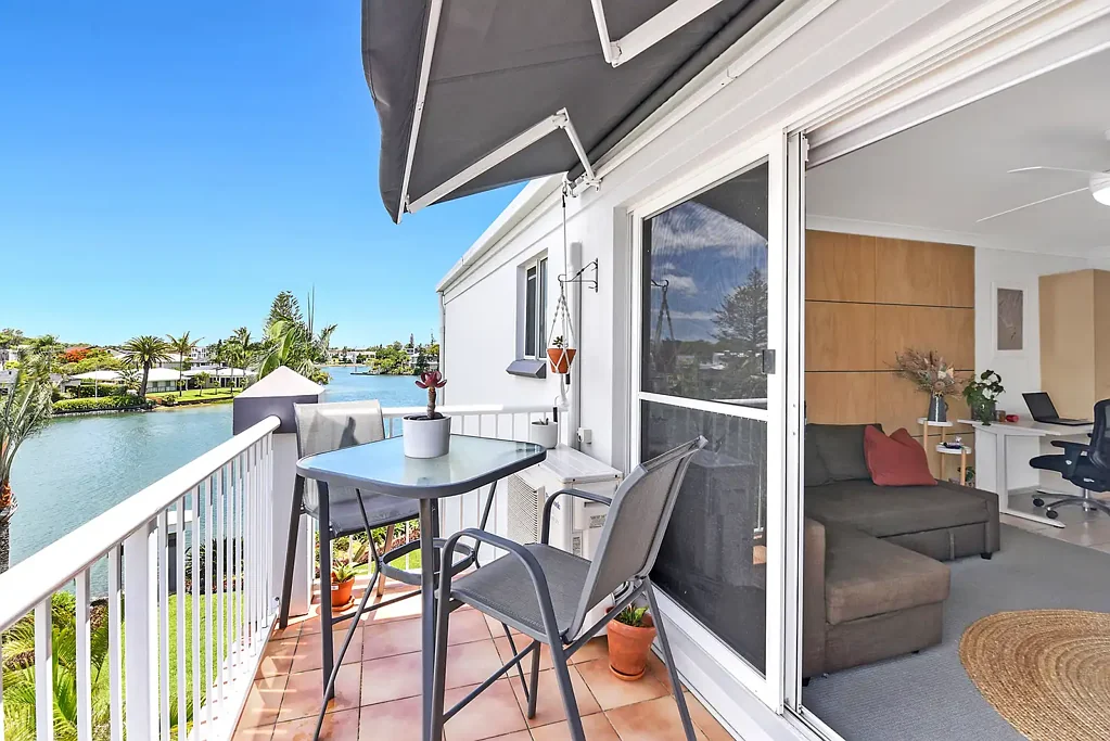 UNFURNISHED 1 Bedroom Waterfront Apartment