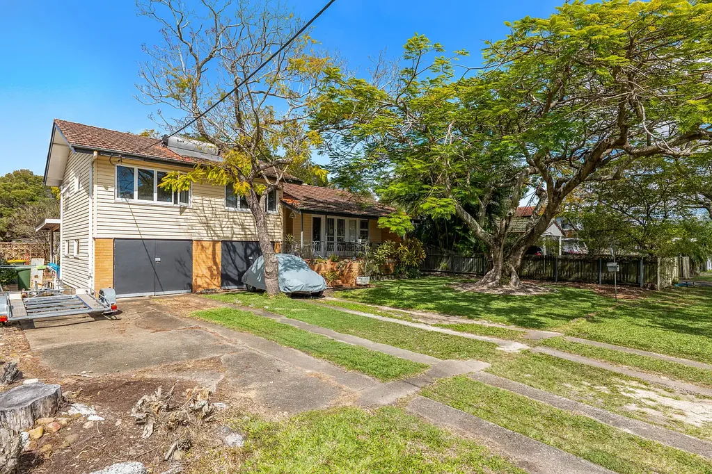 3 Bedroom Home with spacious yard in prime location!!