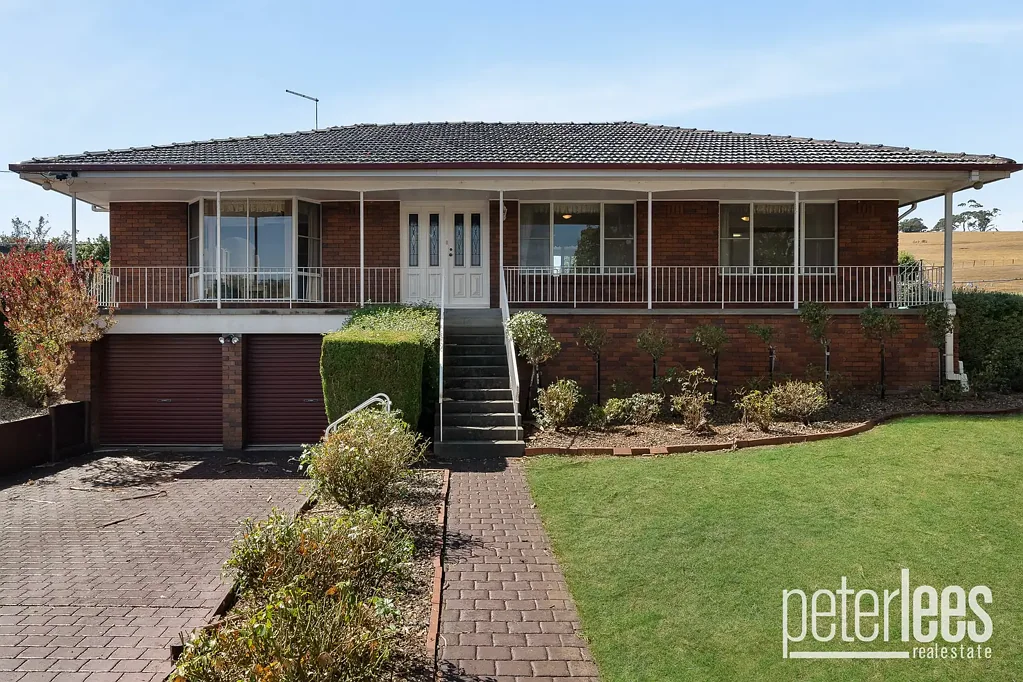 St Leonards 3ห้องนอน Timeless Comfort: A Sturdy, Well-Cared-For Home Awaiting New Memories