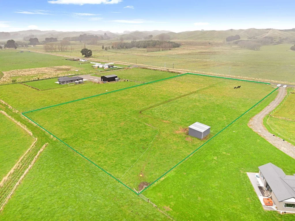 Pohangina Dream Lifestyle Block -3.84 Acres in Kiwitea.
