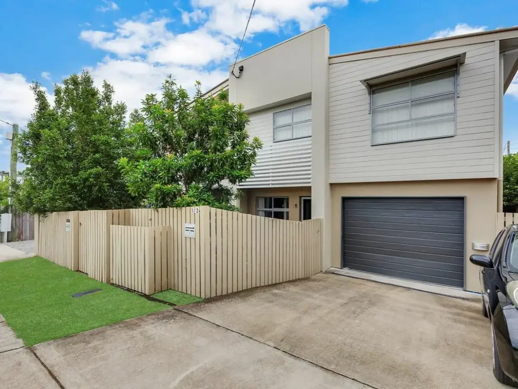 Modern Townhouse in the Heart of Yeronga