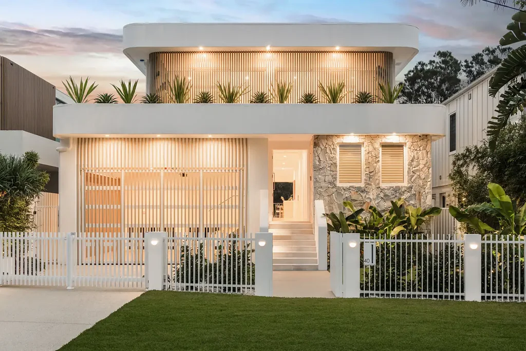 North Manly 5房 潟湖景观奢居 499.5㎡全幅地 Miele全屋家电 智能家居系统 加热矿物池 直接闸道通潟湖 Brand new lagoon front designer sanctuary in exclusive family friendly coastal enclave