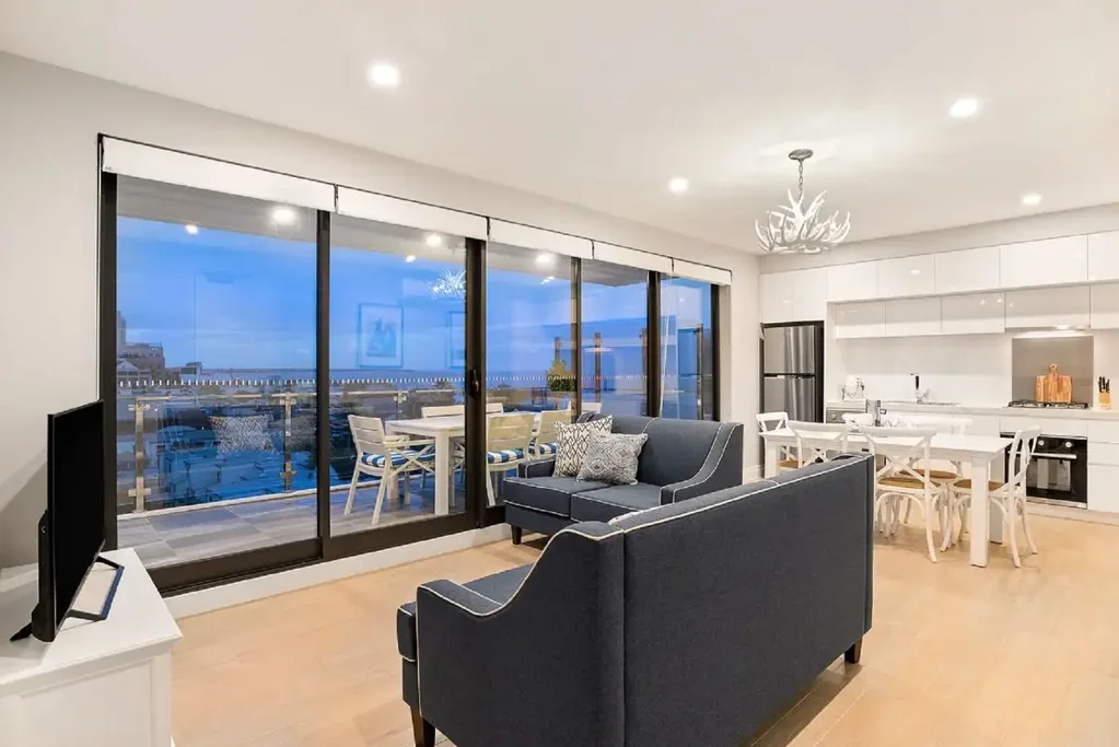 Fully Furnished. Stay 1 mth or more includes all utilities!