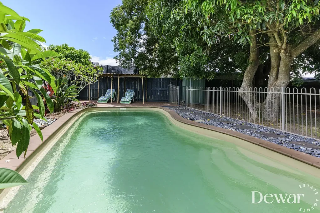 17 Dwyer Street, Beachmere, QLD 4510