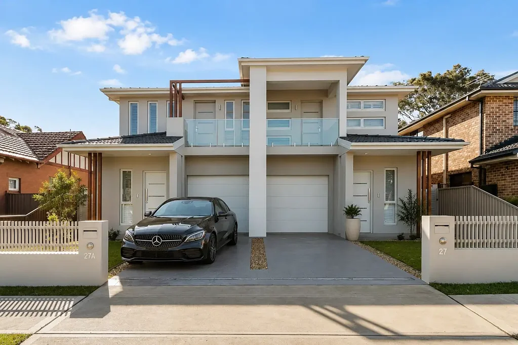 Luxury Family Living with a Pool in a Premier Bayside Setting