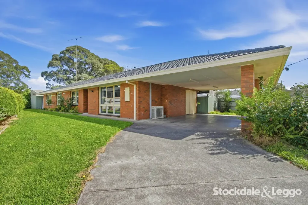 Traralgon 3침실 Freshly Updated West End Home – Move Straight In