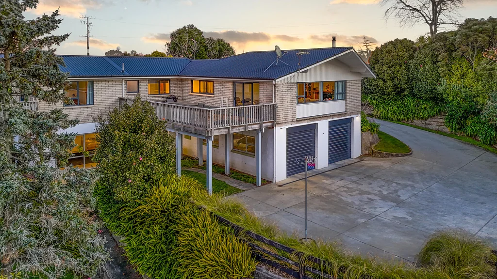 Te Awamutu 4Phòng ngủ Space, Style & So Much Potential