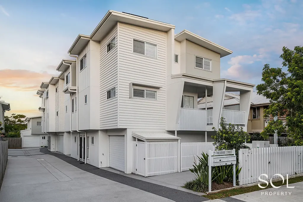 Stafford 3Habitaciones Designer Townhome in a Boutique Owner-Occupied Complex