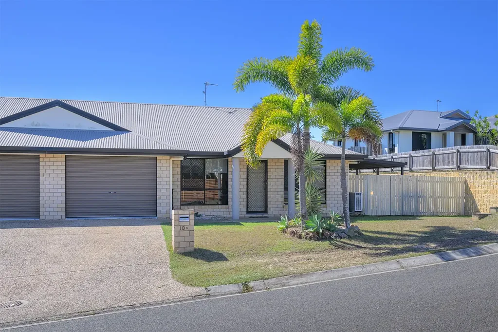 Clinton 3 Bedroom Stylish. Secure. Effortless Living in a Prime Clinton Location
