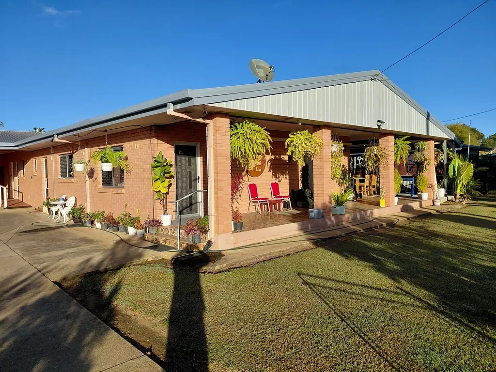 Mareeba 4Zimmer Upgraded Family Home on 1,562m² with Exceptional Vehicle & Workshop Space