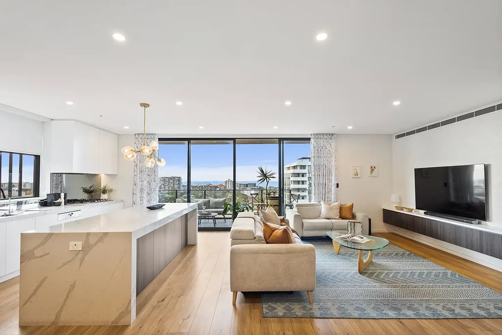 Wollongong 4 Bedroom Luxurious "Onyx" Sub Penthouse