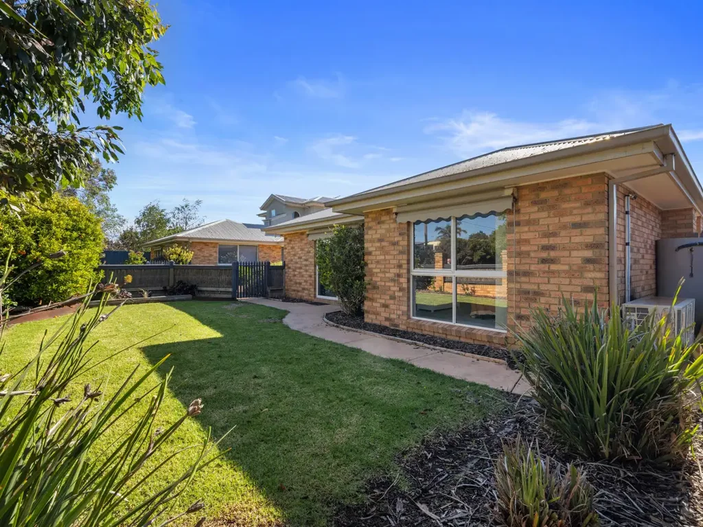 2/11 Fowler Grove, Newhaven, VIC 3925
