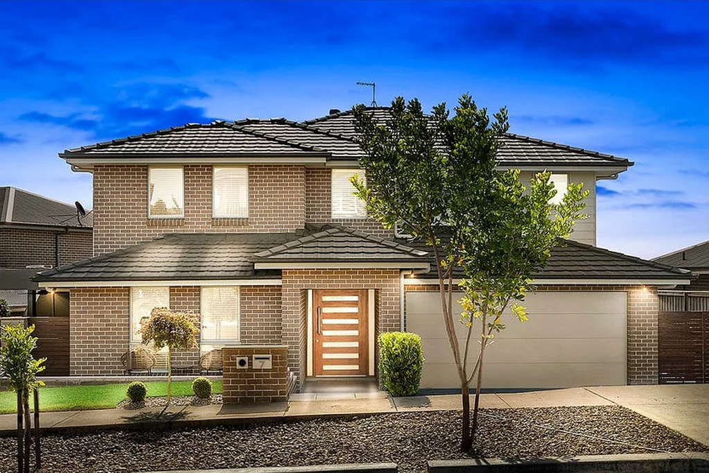 Multiple Living Areas, Renovated Kitchen, Bathroom and Ensuite! Fantastic Outdoor Area