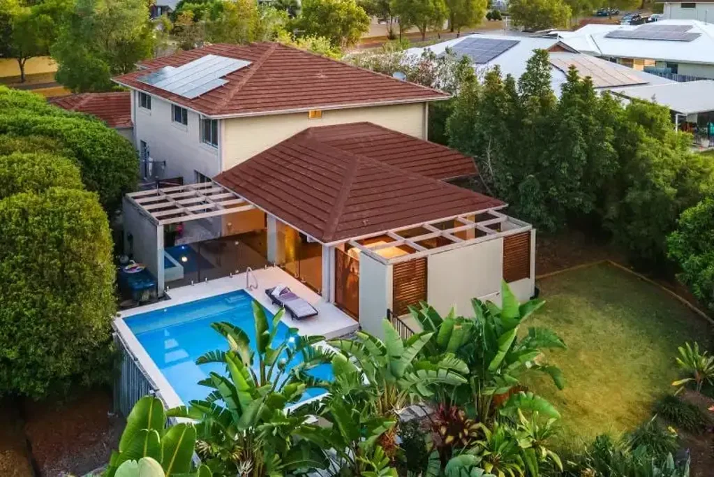 Pacific Pines 5ห้องนอน Luxury 419m² Family Living – Former Metricon Display Home in Pacific Pines