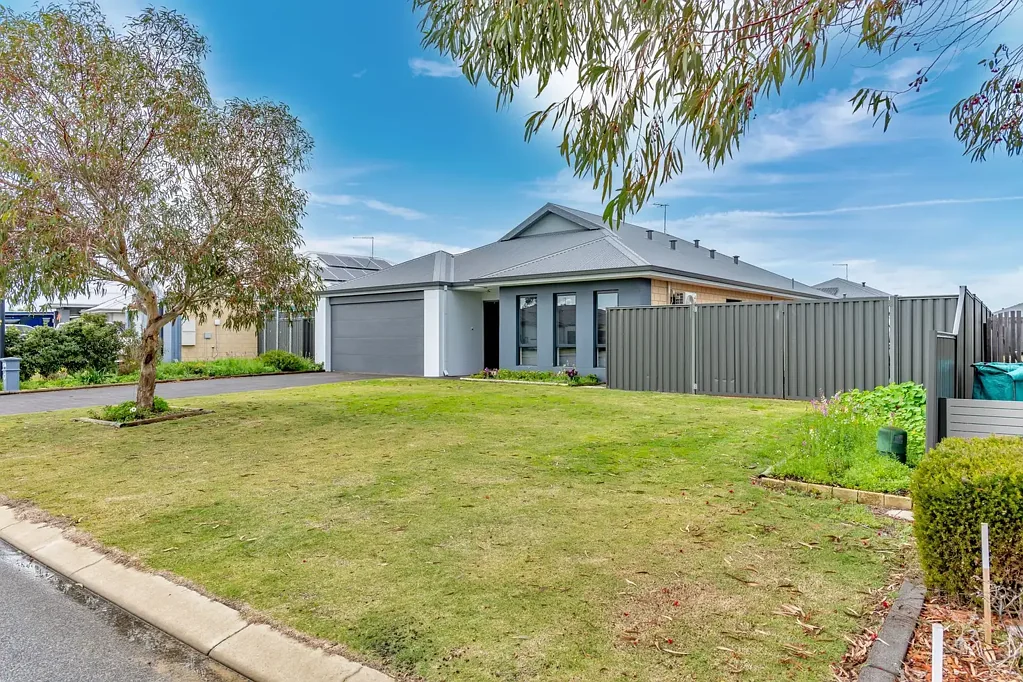 Ravenswood 4房  Side Access / Conveniently Located