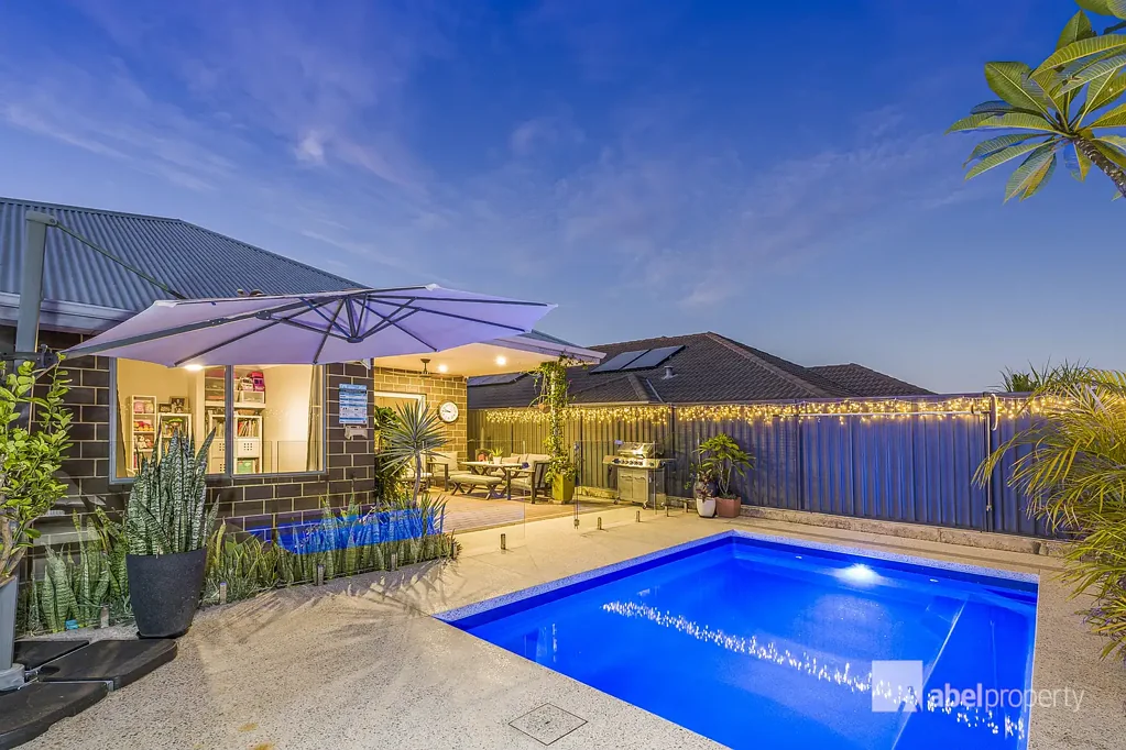 Aveley 4Moenga LUXURY LIVING WITH A HEATED POOL – THE COMPLETE FAMILY PACKAGE!