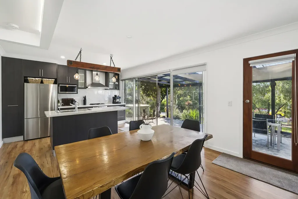 Howqua Inlet 3 Slaapkamer Light filled lakeside living!