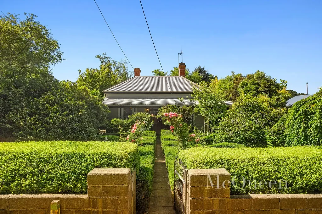 Trentham 4 Bedroom Preserved Victorian Prestige in the Heart of Town