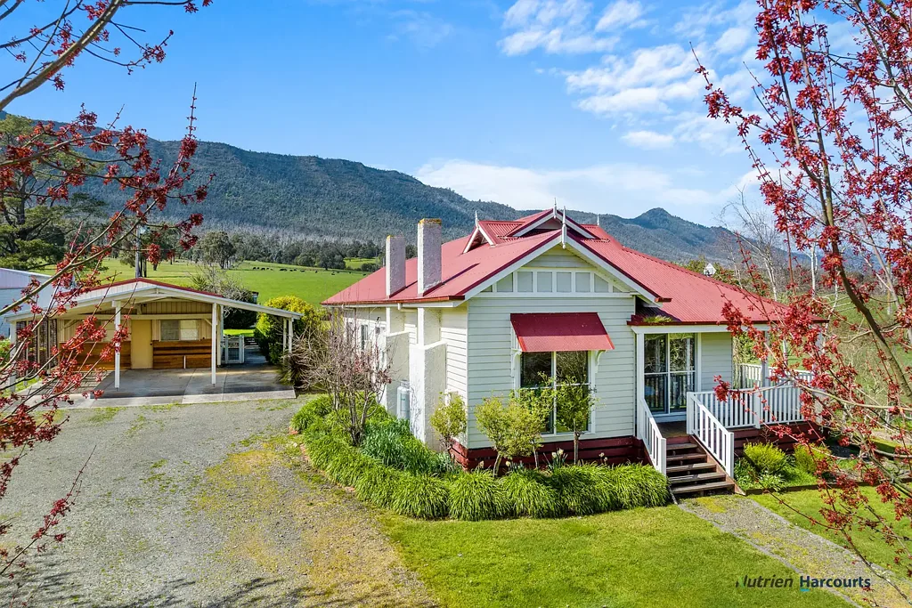 Taggerty 3ห้องนอน Impressive period home with breathtaking views!