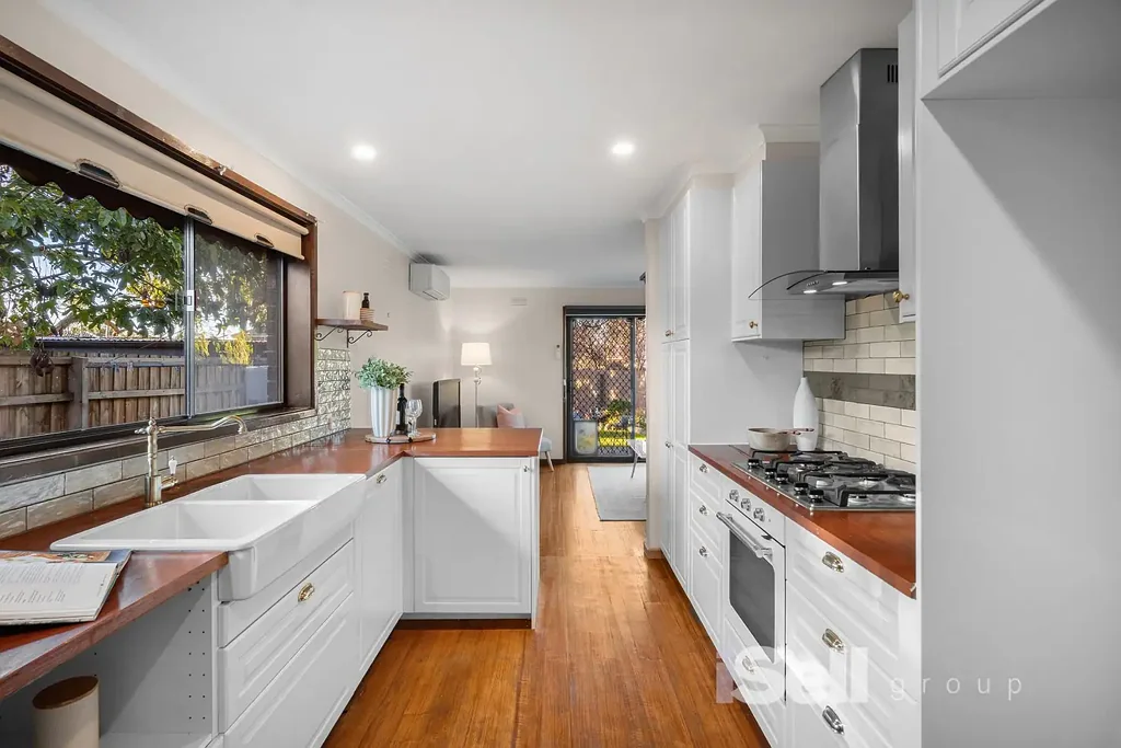 Springvale South 2ਬੈੱਡਰੂਮ RENOVATED COMFORT, LIFESTYLE ASSURED!