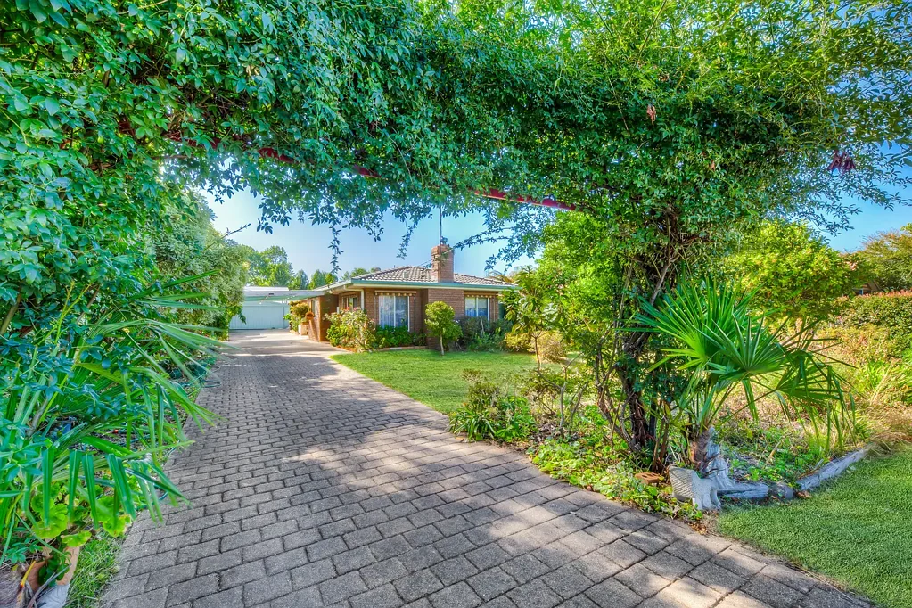 18 Martley Street, Porepunkah, VIC 3740