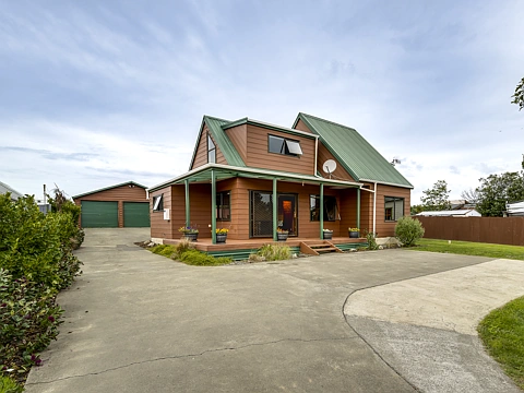 Bay View 4房  Spacious Family Home with Endless Possibilities!