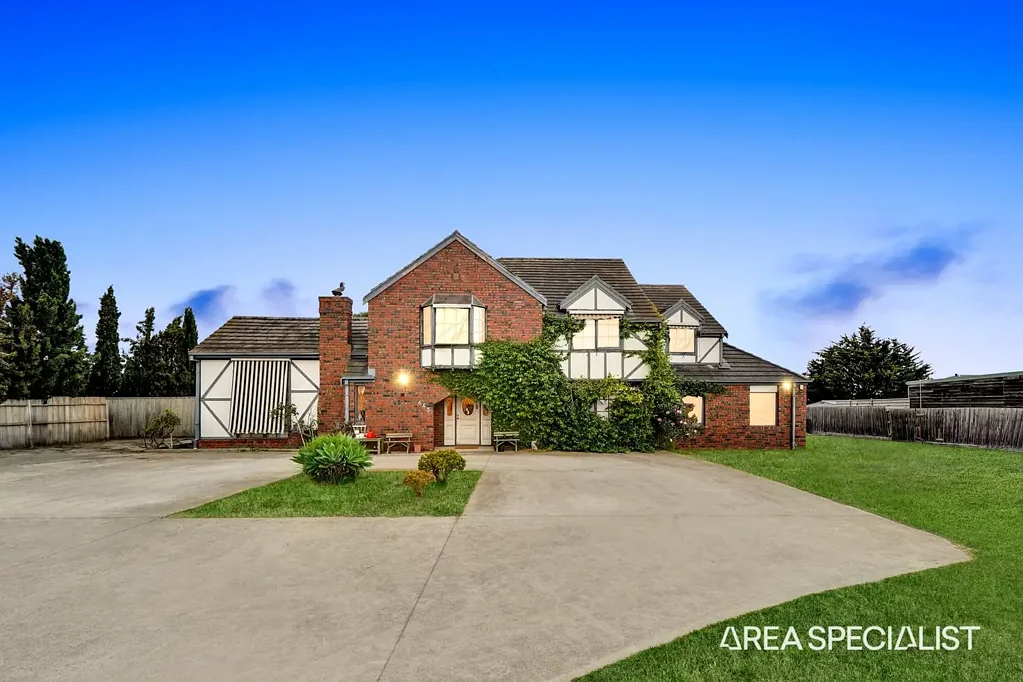 Hoppers Crossing 5 Slaapkamer LISTED AS: LIFESTYLE, LOCATION & FUTURE POTENTIAL ON 4,106m2 (APPROX.) in Prime Hoppers Crossing/Tarneit District!!