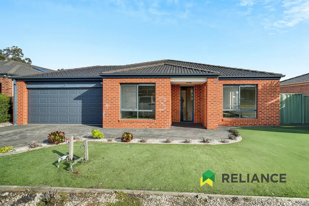 Spacious 4-Bedroom Family Home with Dual Living Areas!!