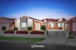 10 Hamilton Drive, Cranbourne North