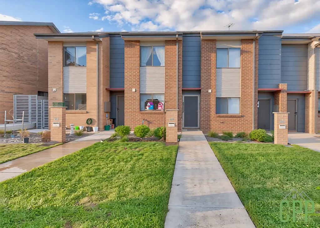 Modern Living Backing Nature – Stylish Two-Bedroom Townhouse in Prime Casey Location