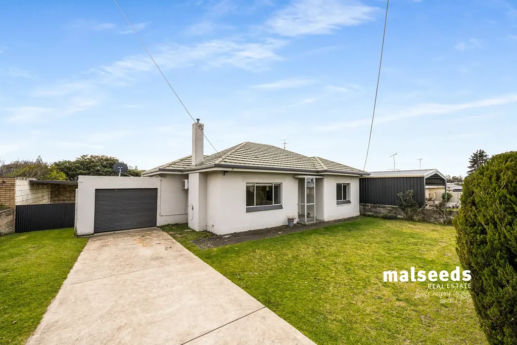 3 Bedroom Stone Home with Spacious Yard
