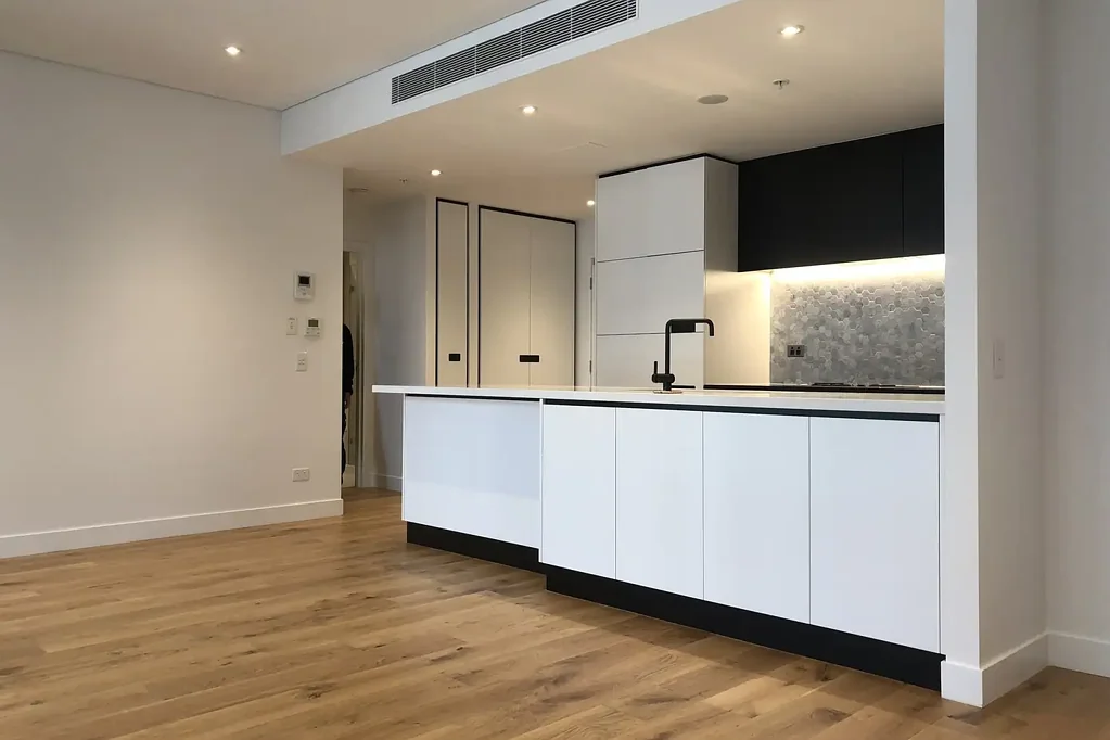 Modern & Spacious One Bedroom Apartment in Ultra Convenient Location