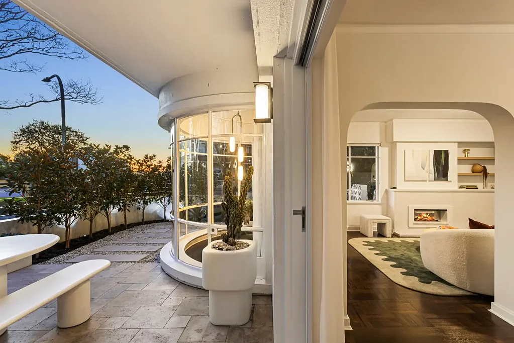 Darling Point 3 Bedroom Exquisite Newly Restored c1940 Garden Duplex in an Art Deco building of two.