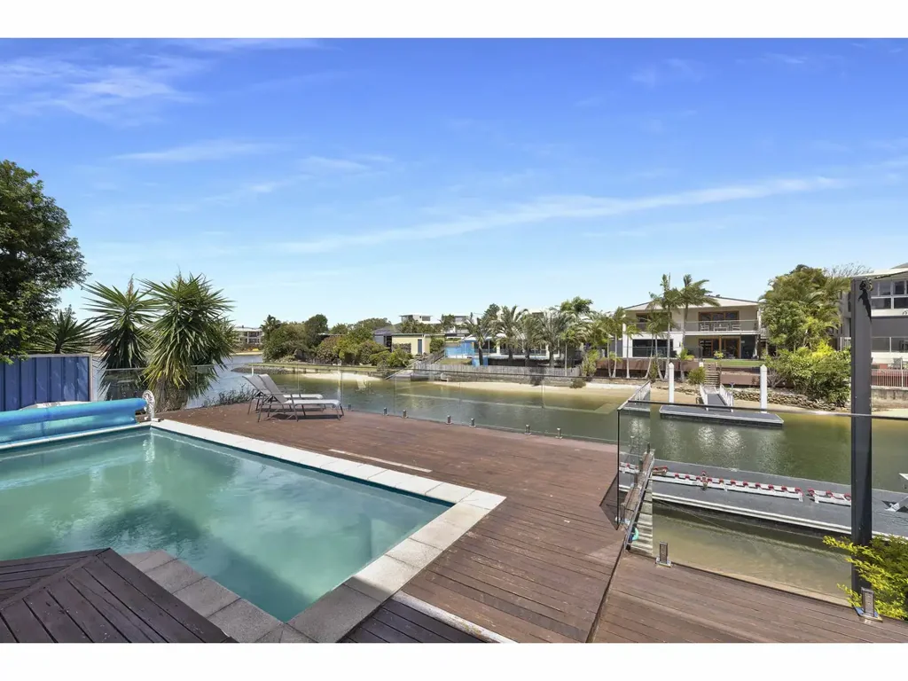 Relaxed Waterfront Living with Pool & Pontoon