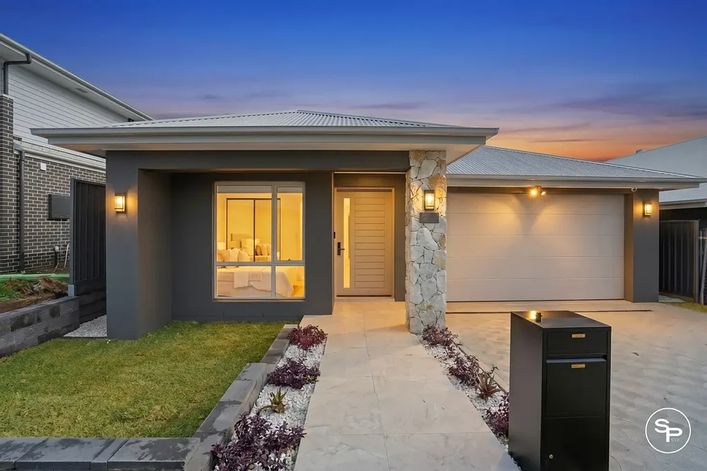 Gilead 4ਬੈੱਡਰੂਮ A Newly Complete Home with Stylish Upgraded Finishes