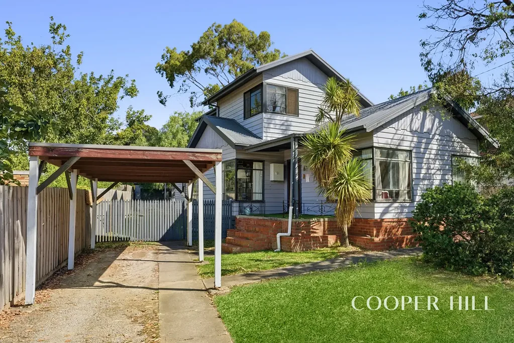 Blackburn South 4房  Large 701 sqm Blackburn South Block with Future Development Scope