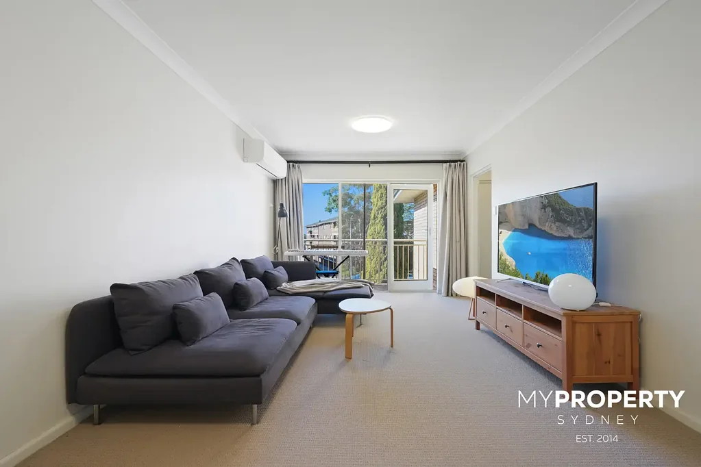 FULLY RENOVATED TOP-FLOOR APARTMENT IN PRIME EPPING LOCATION