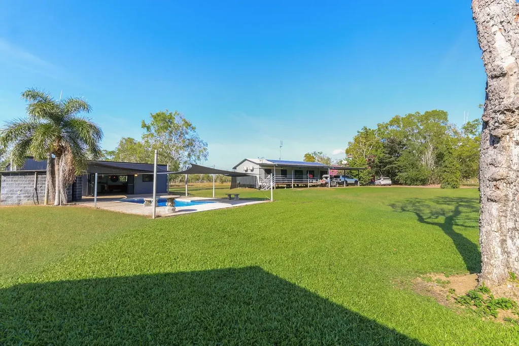 Acacia Hills 4Zimmer PEACEFUL, FAMILY HOME ON RURAL ACERAGE!