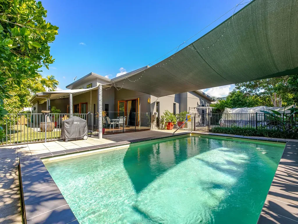 Port Douglas 4कमरा COMPLETE TROPICAL LIFESTYLE PACKAGE