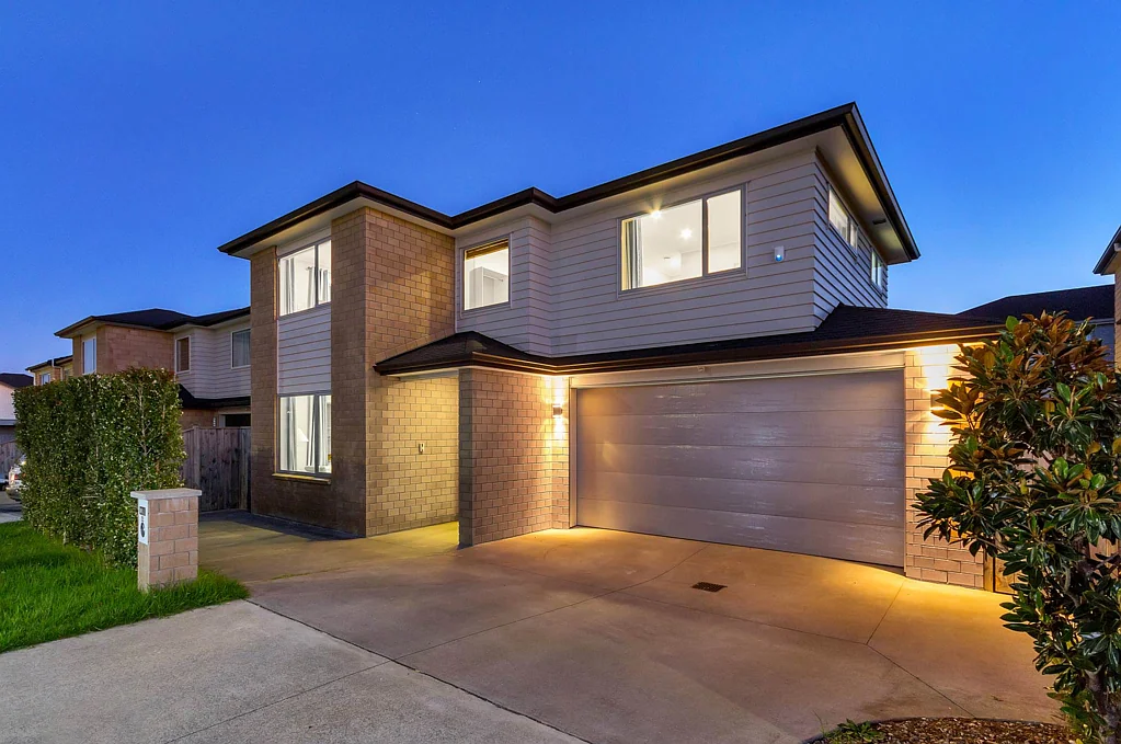 Flat Bush 5房  Home & Granny directly opp Ormiston School!