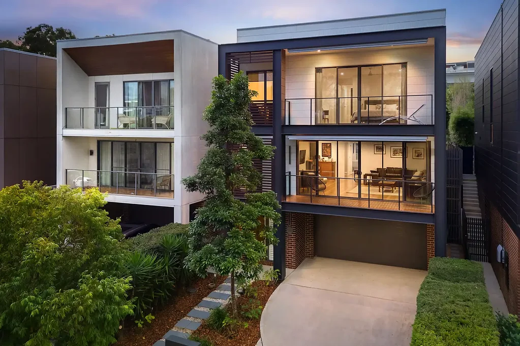 Ryde 4Zimmer Prized lakefront jewel