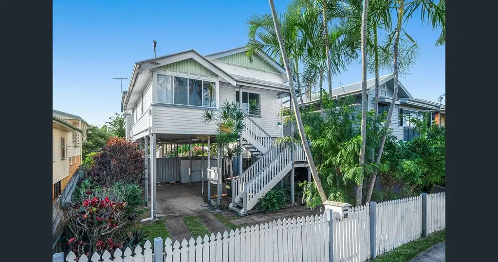 In the heart of Wynnum, moments to the Wynnum waterfront, break lease