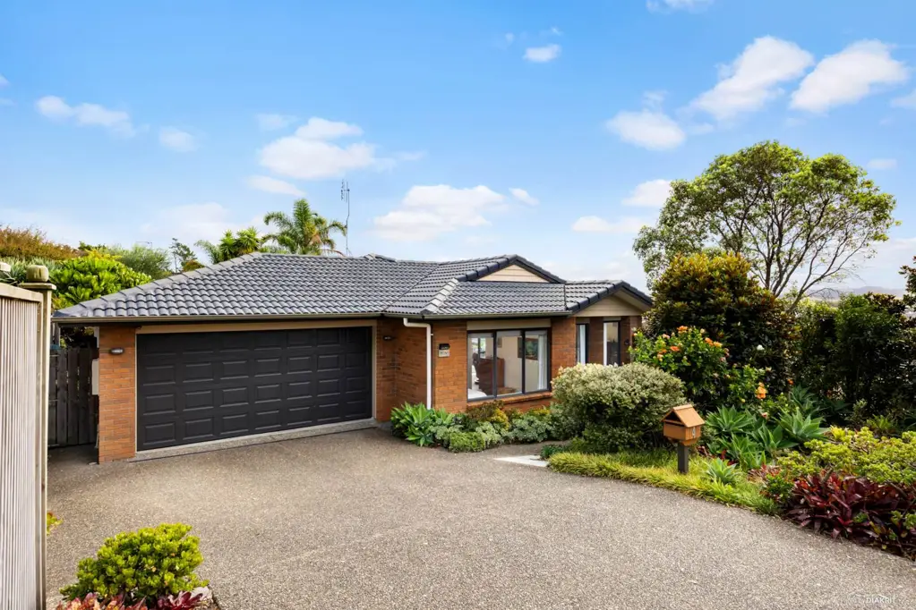 Red Beach 4 Bedroom Quiet, Private & Sun-filled