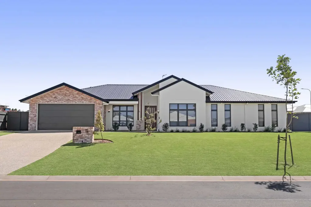 Kearneys Spring 4房 定制设计298平 低层住宅 媒体室 隔音办公室 朝北采光 宽敞空间 日式花园 双门通道 Skip the Build. Start Living.