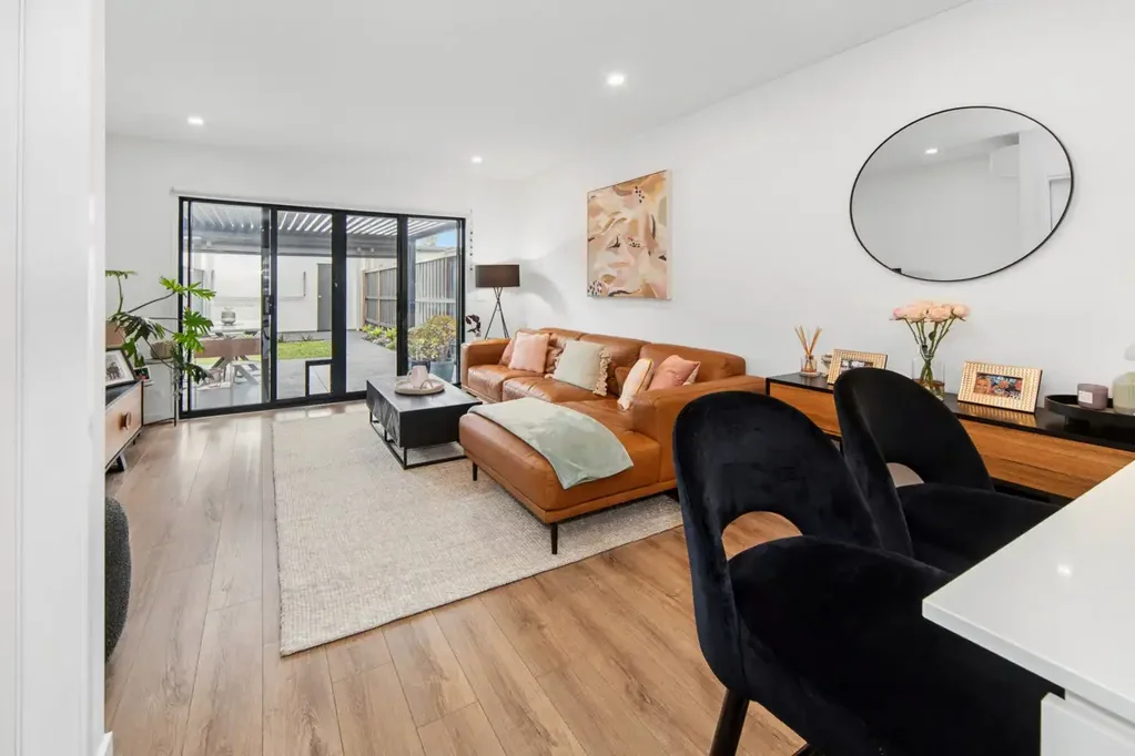 Cranbourne 2房 公园旁静谧居所 现代地板高级窗 双层奢华布局 私人露台后花园 设备齐全厨房 超大单车库储物 All-New Luxury within the Canopy Estate